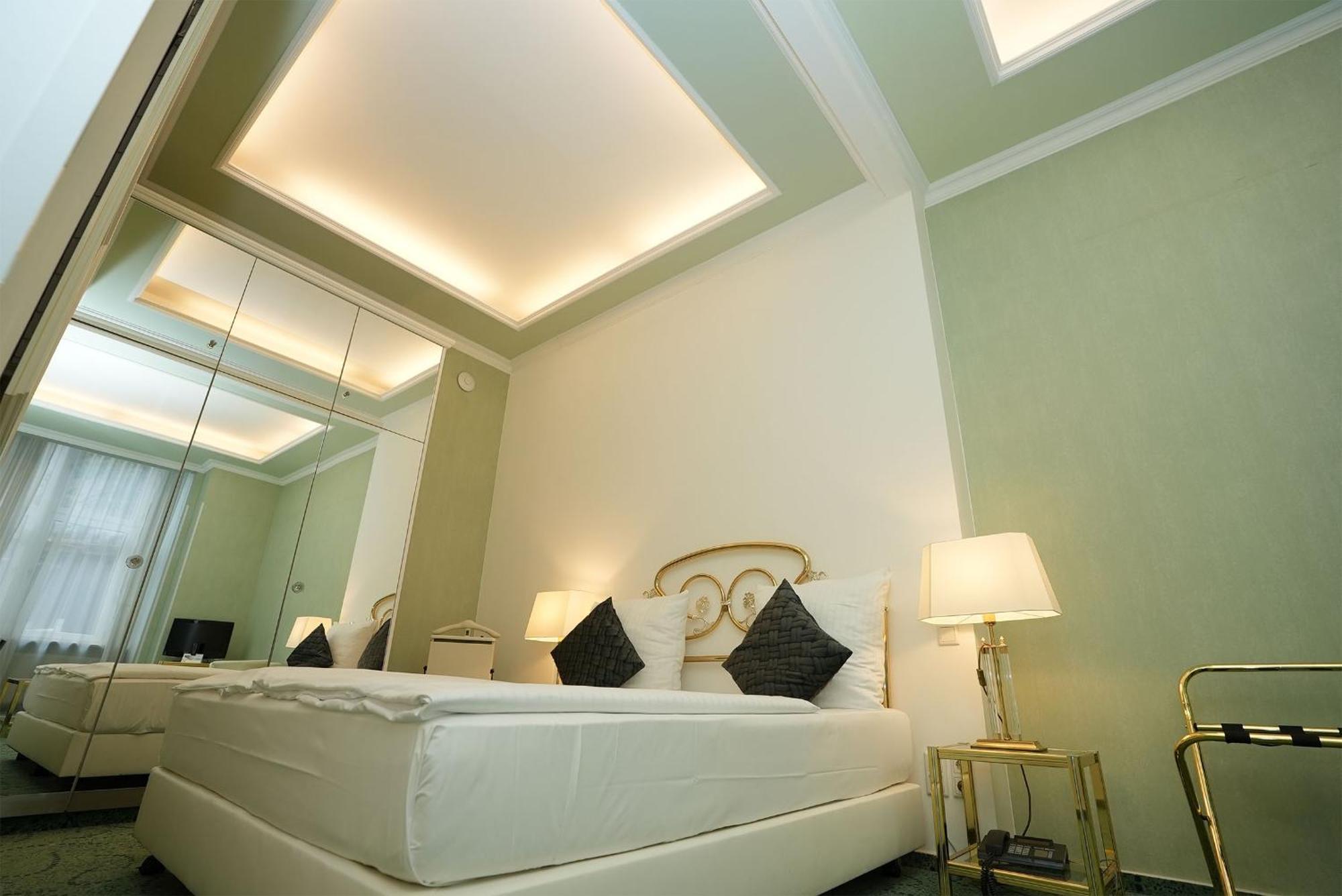 Hotel Palmenhof Франкфурт на Майн Екстериор снимка