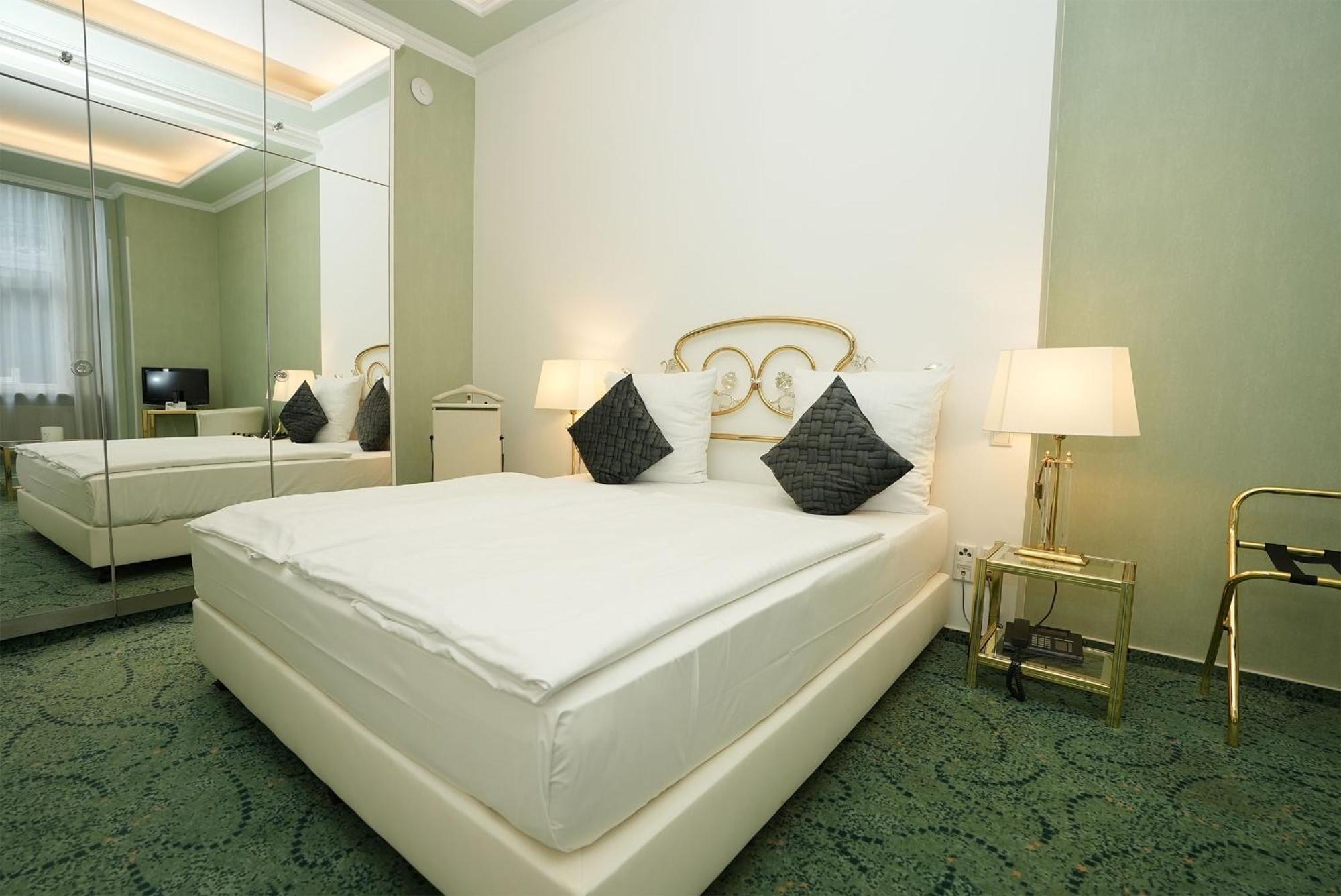 Hotel Palmenhof Франкфурт на Майн Екстериор снимка