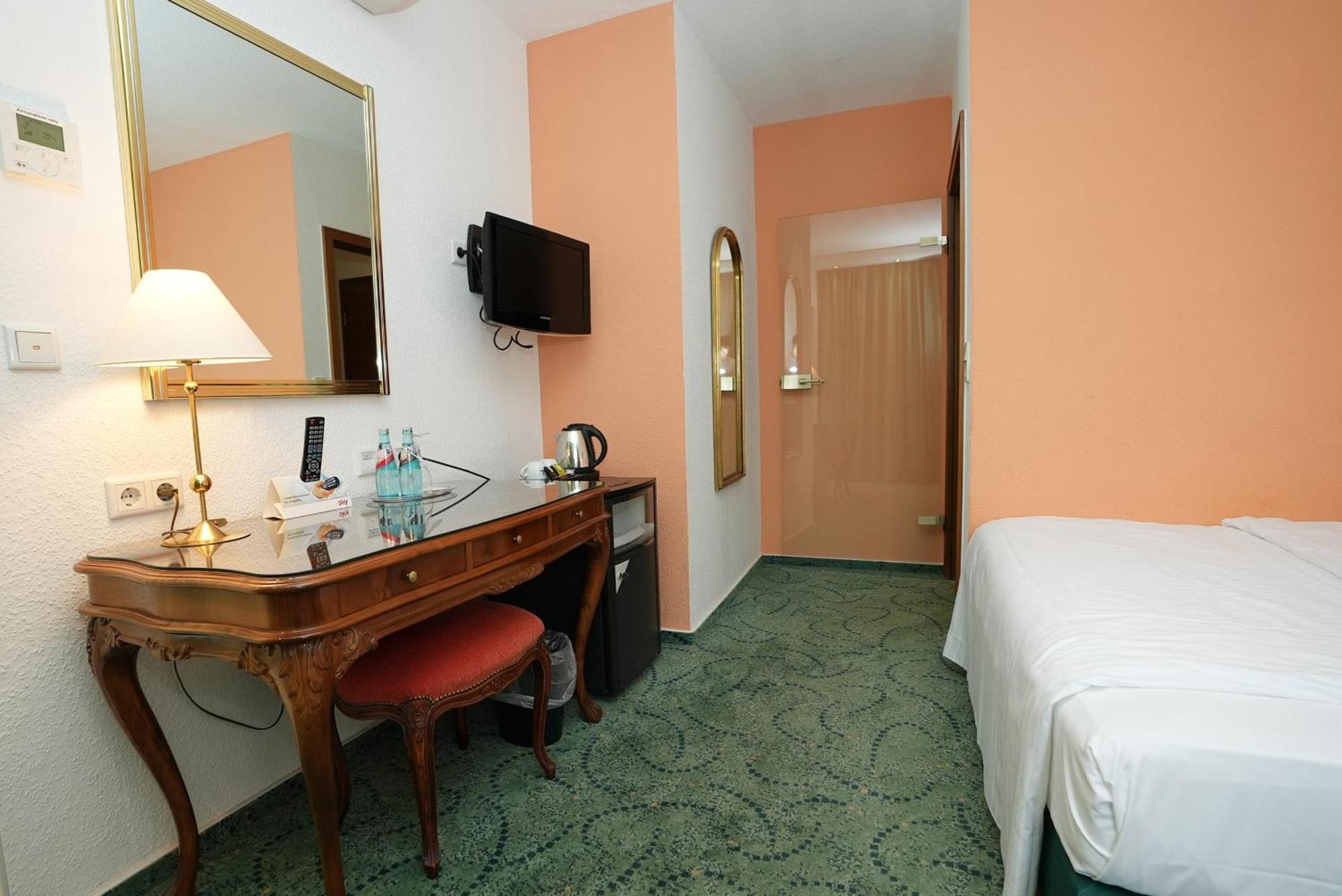 Hotel Palmenhof Франкфурт на Майн Екстериор снимка